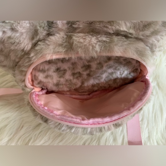 Fluffy Kitty Mini Backpack - Picture 4 of 9